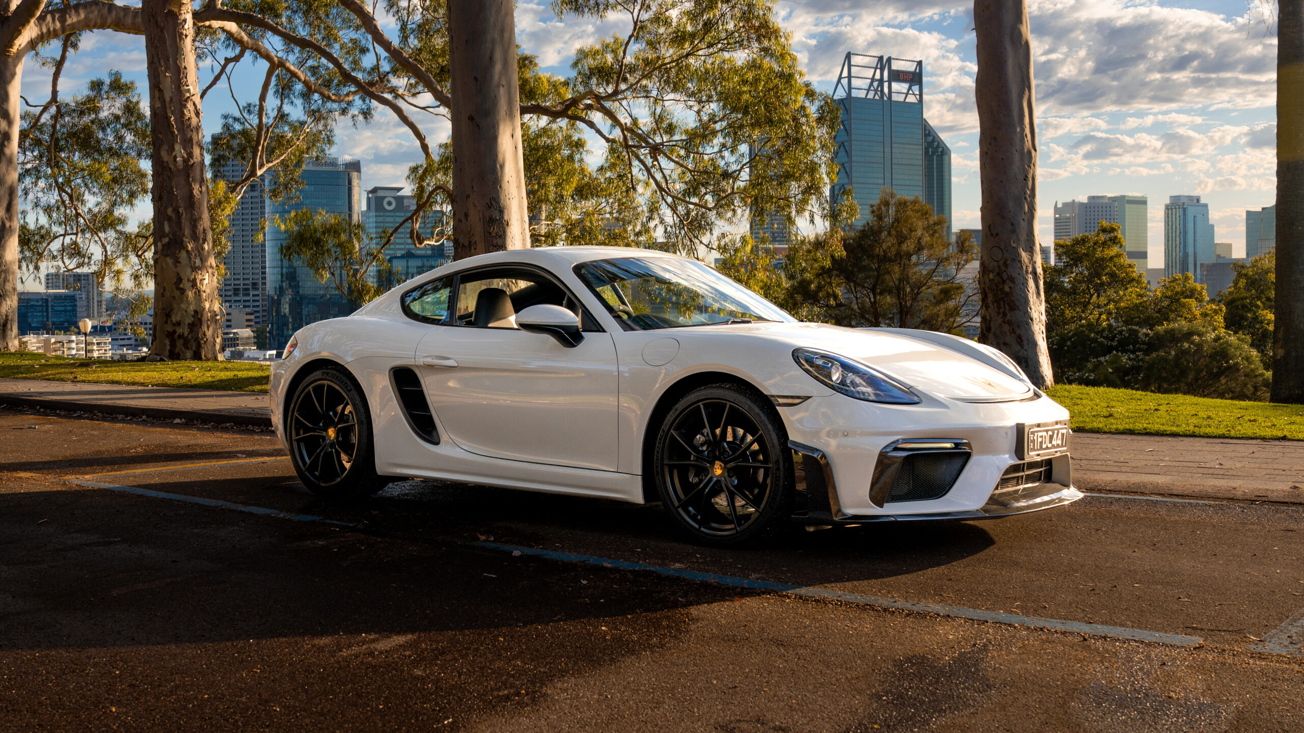 Porsche 718 Cayman – Front three-quarter